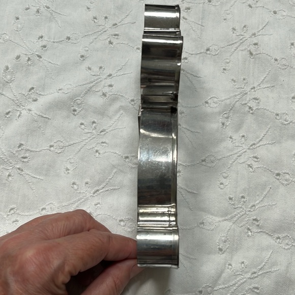 Vintage LARGE Full Body Metal Mickey Mouse Cookie Cutter with handle Made in USA - Picture 3 of 7